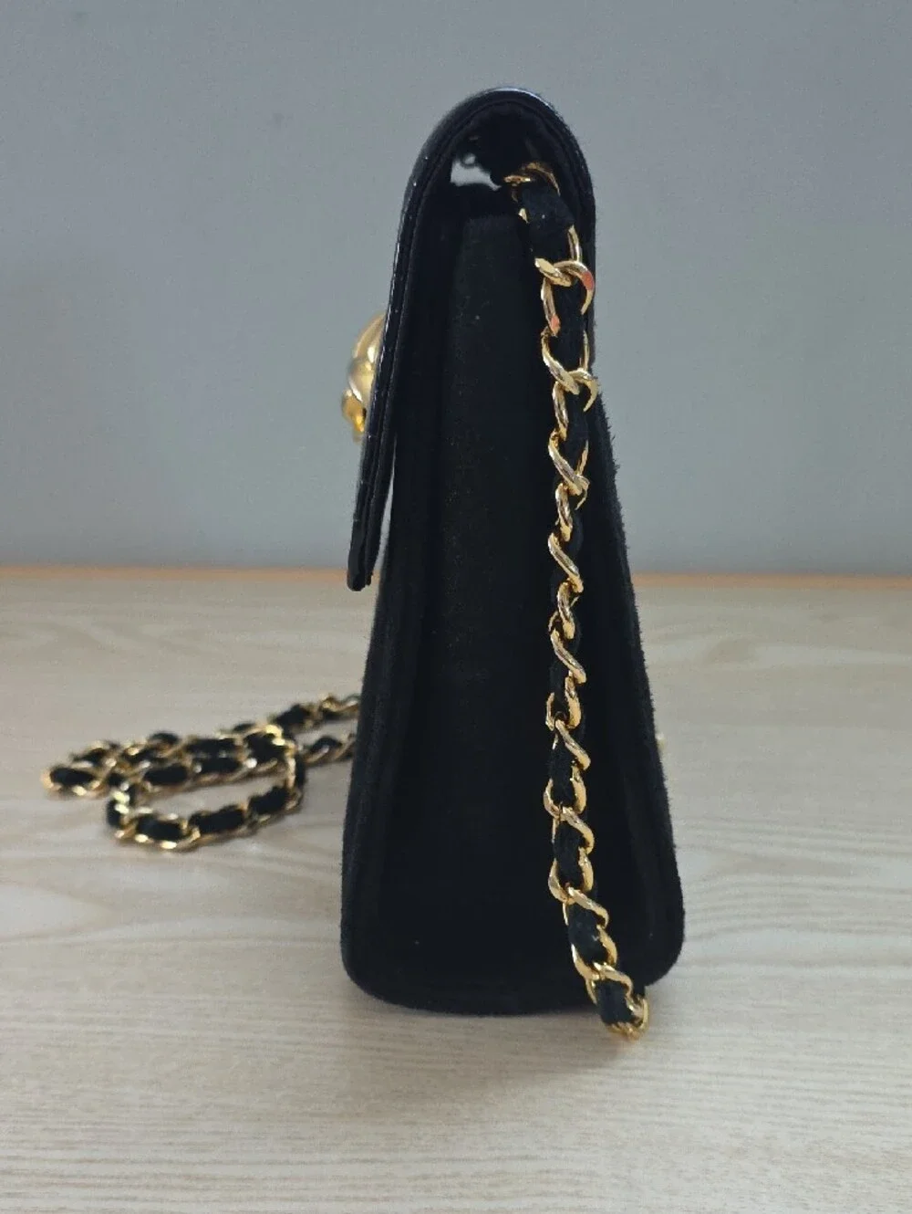 VINTAGE Magid Black Women's Chain Shoulder Bag with Gold Accent